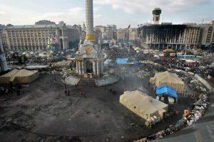 La Plaza de la Independencia en Kiev el lunes 24 de febrero. Tras la revolución, Ucrania enfrenta un difícil camino hacia la integración con la UE. Crédito: Natalia Kravchuk/IPS