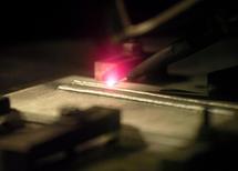 Crean un haz de electrones capaz de diseñar piezas y objetos de metal