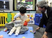 Crean un robot bebé que ayuda a comprender el desarrollo infantil