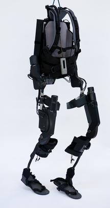 Un exoesqueleto artificial e inteligente permitirá andar a los parapléjicos