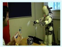 Crean un robot que aprende a hablar como un bebé