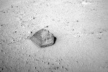 Nuevo hallazgo de Curiosity: una roca marciana con una forma piramidal casi perfecta
