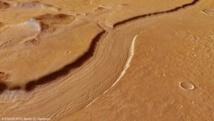 Mars Express registra nuevas imágenes de un antiguo río marciano