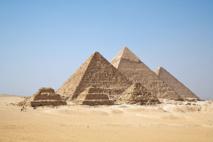 Las piedras de las pirámides fueron arrastradas sobre arena humedecida 