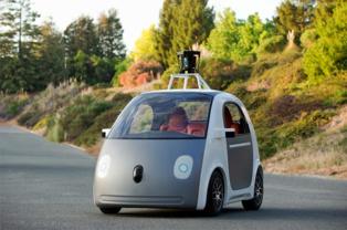 Google fabrica un coche que se conduce solo