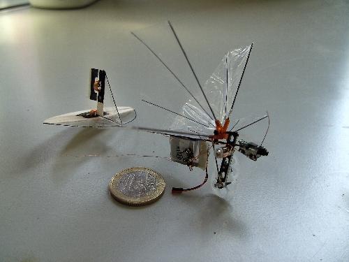 Crean el vehículo volador con cámara incorporada más pequeño del mundo