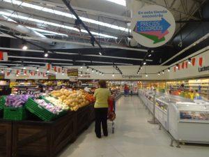 Supermercados y otros comercios de alimentos y productos básicos de Argentina se han sumado al programa de Precios Cuidados. Crédito: Fabiana Frayssinet/IPS