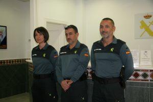 Juani Valdivia, José López, y Santiago González en la oficina del Equipo de Atención al Inmigrante de la Guardia Civil en Mijas, Málaga. Crédito: Inés Benítez/IPS