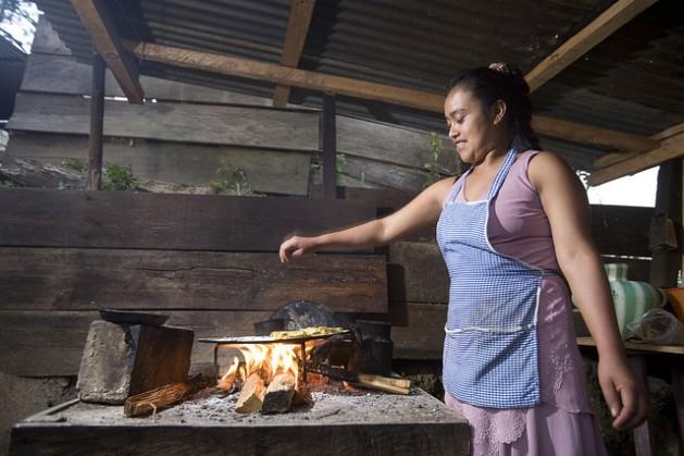 La población pobre del sureño estado mexicano de Chiapas usa la biomasa como principal fuente de combustible. Crédito: Mauricio Ramos/IPS.
