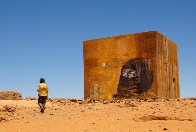 Organizaciones como Western Sahara Resource Watch cuestionan la legalidad de que empresas extranjeras como Kosmos trabajen con el gobierno marroquí para explotar los recursos de Sahara Occidental. Crédito: Karlos Zurutuza/IPS.