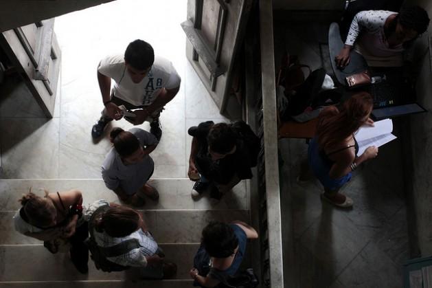 Estudiantes de comunicación en la Universidad de La Habana. Cuba es uno de los países en que Coursera se vio obligada a suspender sus servicios de educación a distancia. Crédito: Jorge Luis Baños/IPS.