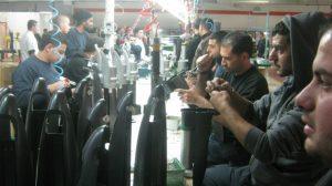 Trabajadores palestinos en la planta de SodaStream. Crédito: Pierre Klochendler/IPS.