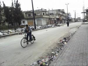 La basura se acumula en las calles de la ciudad siria de Homs. Crédito: Freedom House/cc by 2.0