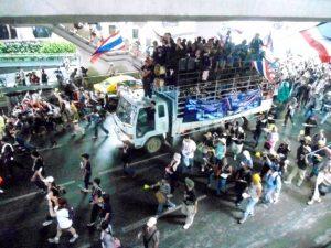 Las protestas políticas en Tailandia han derivado en violencia de género contra la primera ministra. Crédito: Kalinga Seneviratne/IPS.