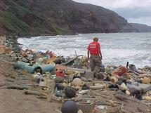 La acumulación de basura plástica está alterando la vida en el oceáno
