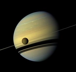 Titán contiene un misterioso gas detectable solo durante el día