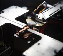 Avance en computación cuántica: Crean un chip de silicio que genera sus propios fotones