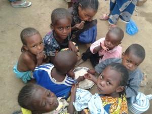 Centroafricanos desbordan refugio temporal en Camerún
