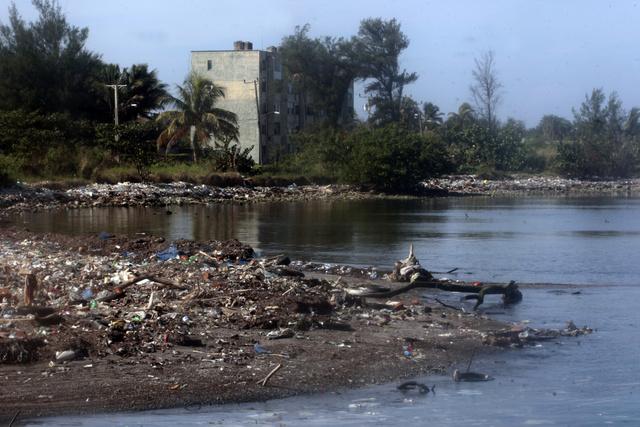 La impunidad ensucia el río Quibú en La Habana