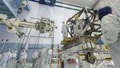 Instalación de MIRI en el módulo de carga útil del telescopio James Webb