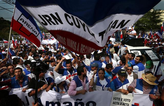 Derecha radicalizada de El Salvador amenaza gobernabilidad