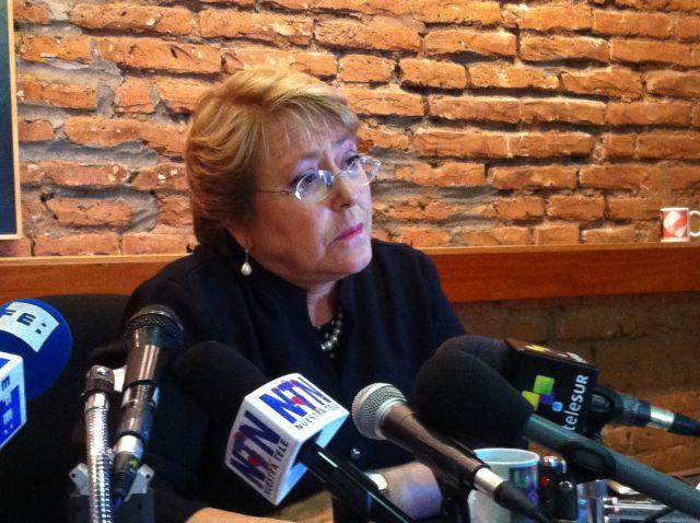 Frente exterior desafinado espera a Bachelet