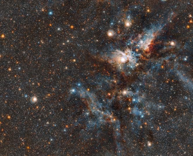 Batalla salvaje entre estrellas y polvo a 7.500 años luz de la Tierra