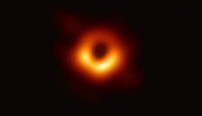 Captan la primera imagen real de un agujero negro