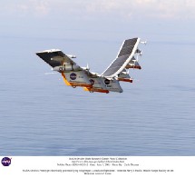 El primer avión alimentado sólo con energía solar dará la vuelta al mundo en 2010