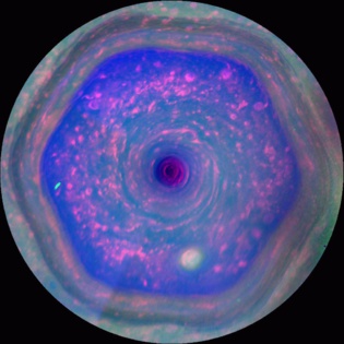Una tormenta de 30.000 kilómetros de diamétro rodea el polo Norte de Saturno