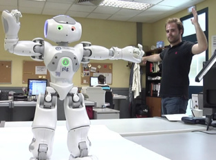 Un robot terapeuta ayuda a los niños con sus ejercicios de rehabilitación