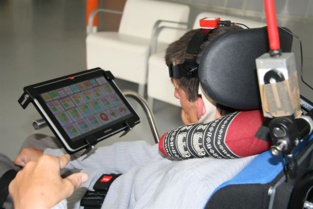 Un sistema permite comunicarse a las personas con parálisis cerebral