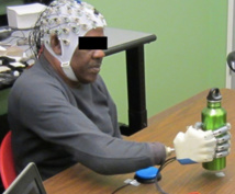 Una interfaz cerebro-máquina permite controlar prótesis con la mente