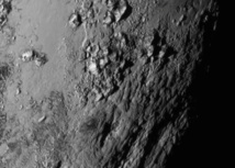 New Horizons demuestra que en el ecuador de Plutón se alzan montañas de hielo