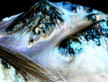 El agua líquida fluye intermitentemente en Marte