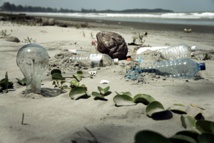 Colectores de plástico en las costas, la mejor manera de limpiar los océanos