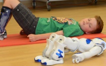 Implementan robots humanoides para ayudar a niños en terapias de rehabilitación