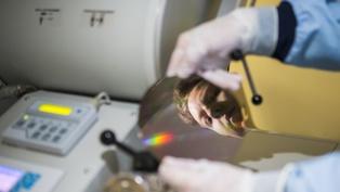 Nanoláseres 'dopados' con zinc para acelerar Internet y la computación cuántica
