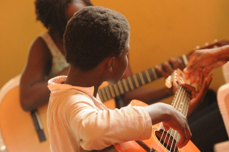 La música potencia el desarrollo del cerebro infantil