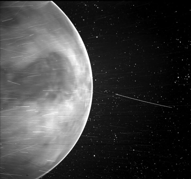 Descubren una señal de radio natural en la atmósfera de Venus
